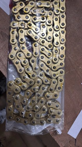 Cadena Moto 525 Orrinada 120l Reforzada Dorada